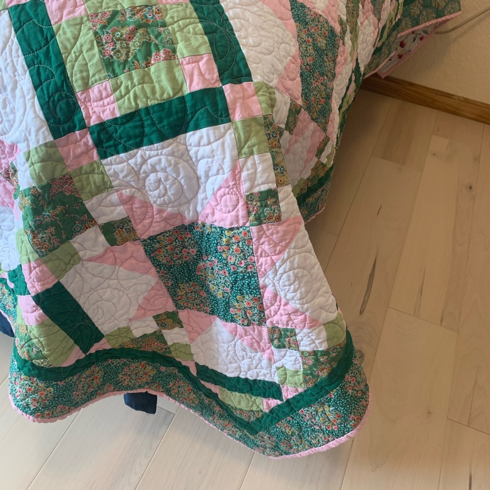 Floral Patchwork Quilt - Green and Pink
